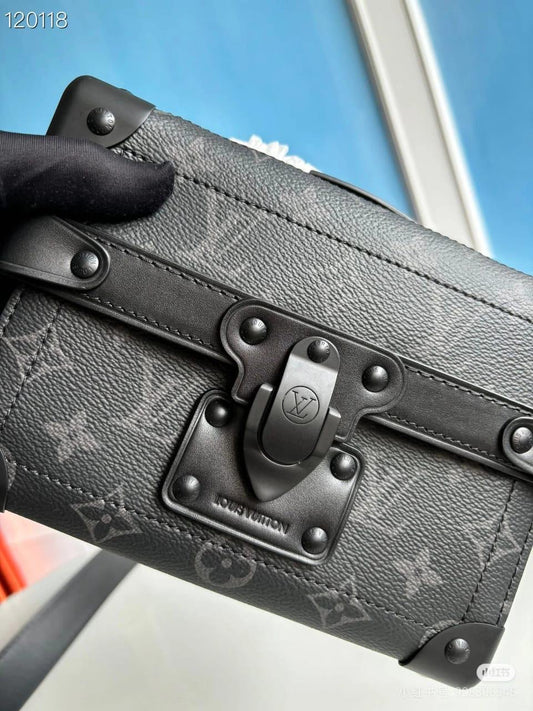 Louis Vuitton Messenger Bag