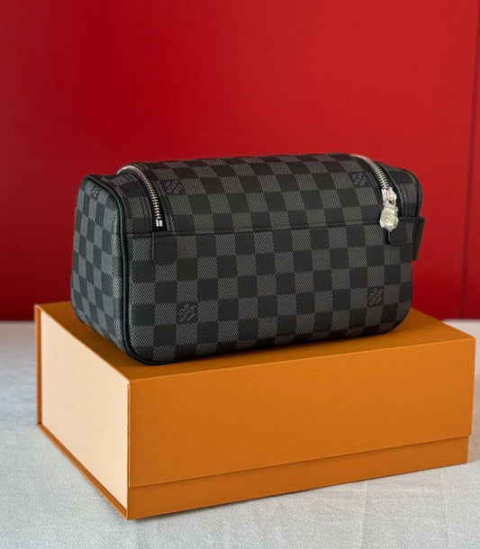 Louis Vuittin Pouch (VIP Quality)