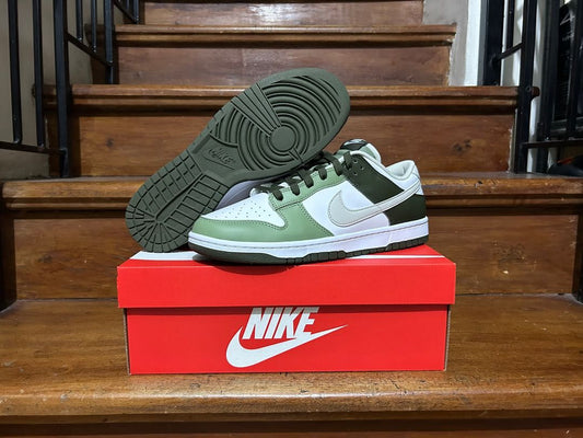 SB DUNK LOW “Oil Green”
