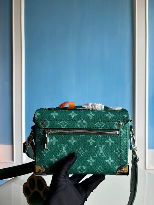 Louis Vuitton messanger Bag (VIP Quality)