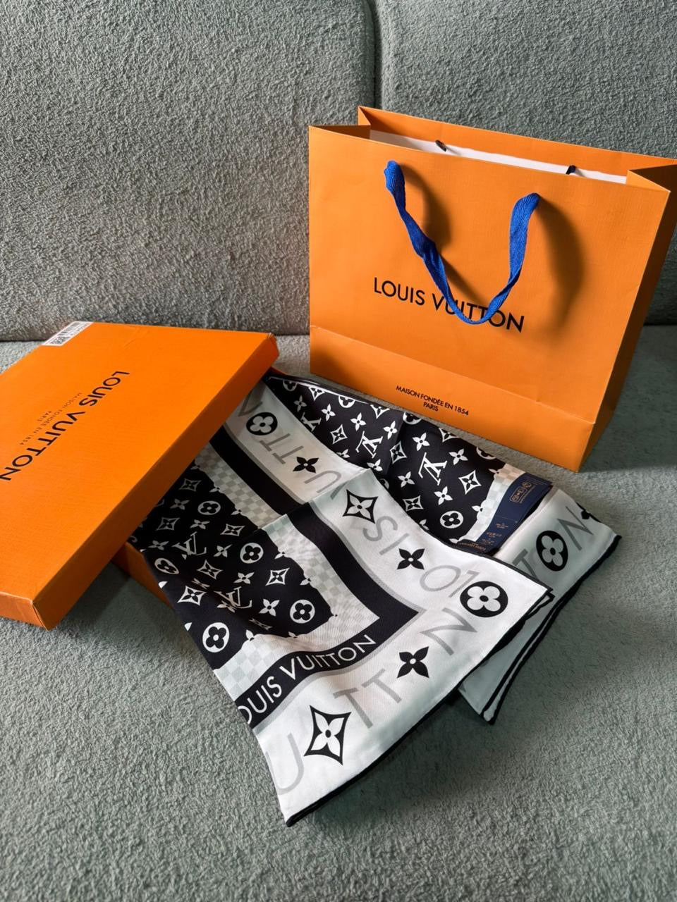 Louis Vuitton Scarfs 6 colors