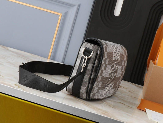 Louis Vuitton Messenger Bag