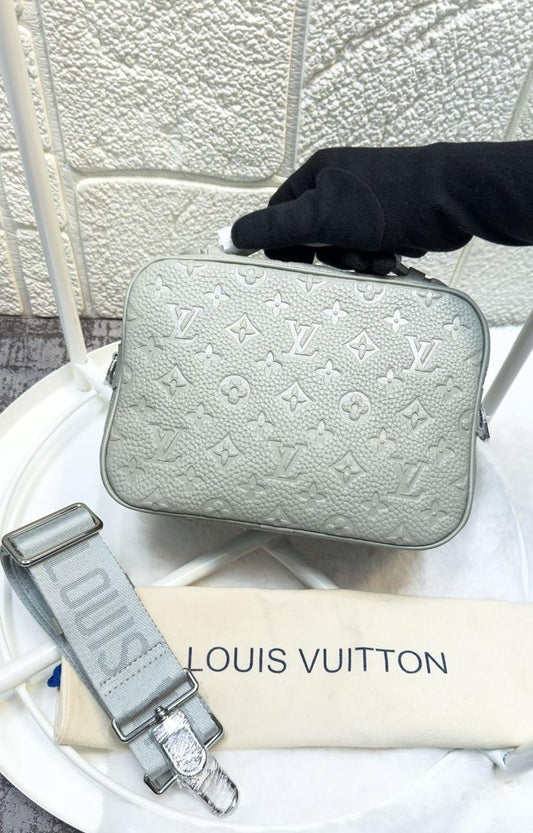 Louis Vuitton Messenger Bag (VIP Quality)
