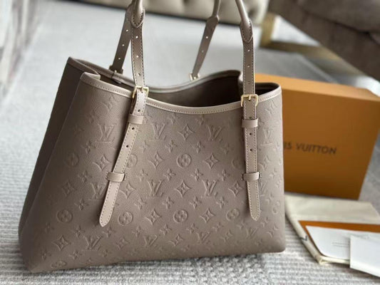 Louis Vuitton Shoulder Bag