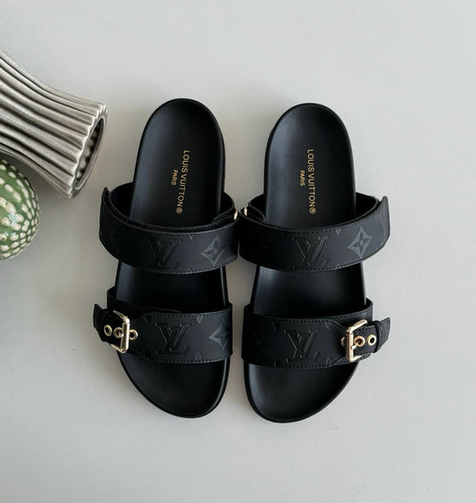 LOUIS VUITTON Female Slippers