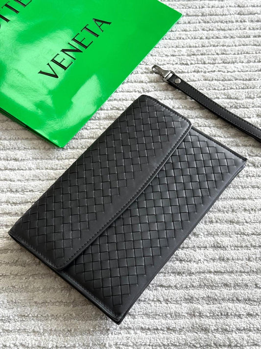 Bottega Clutch
