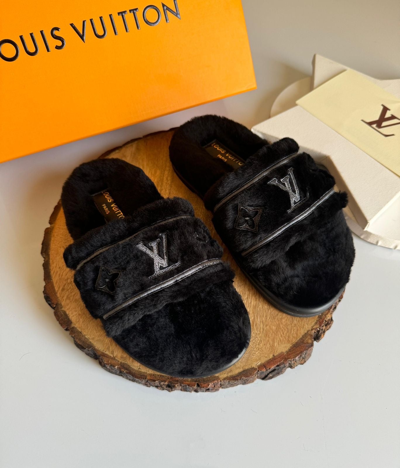 Louis Vuitton Slippers