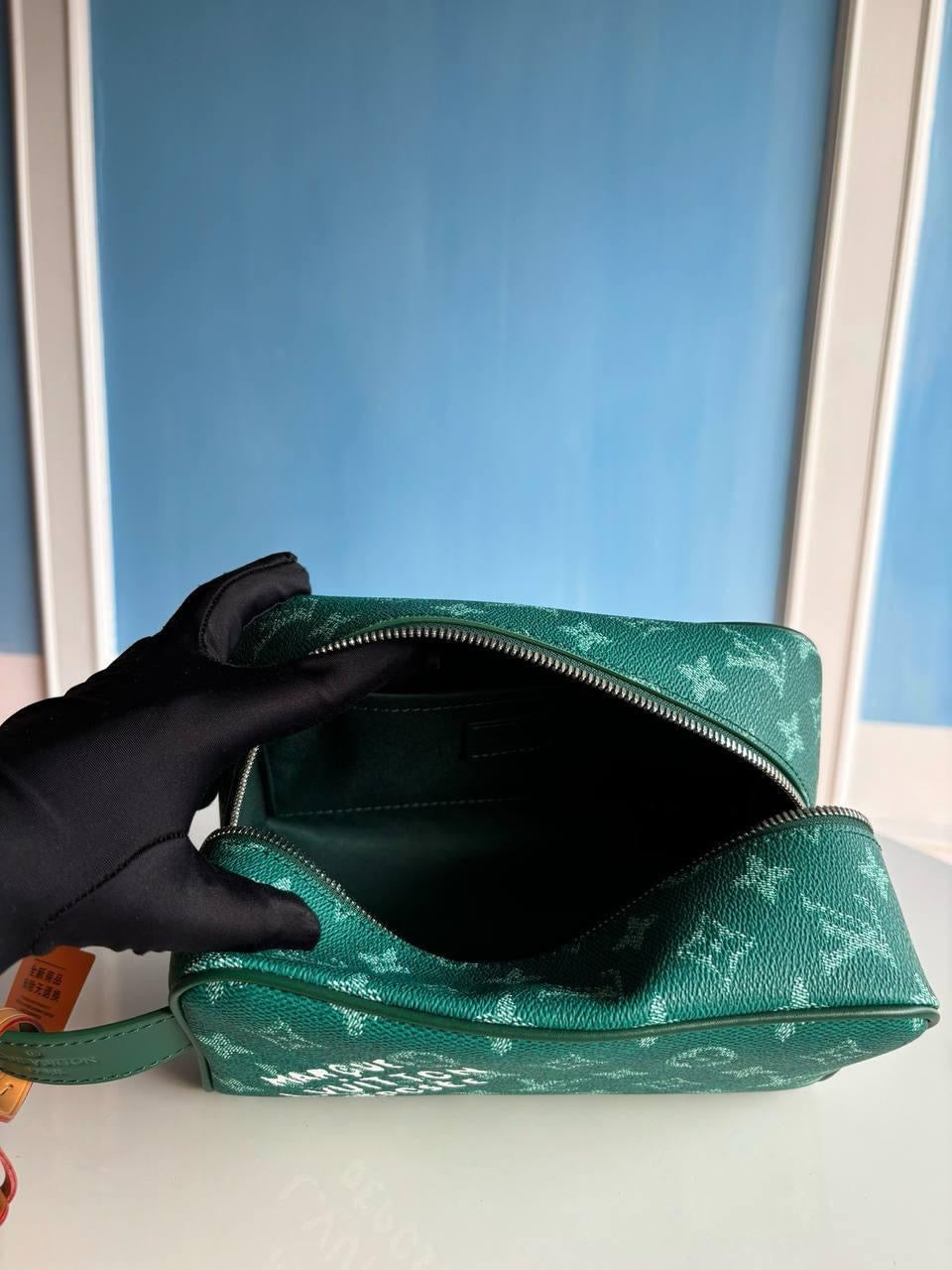 Louis Vuitton Pouch (VIP Quality)