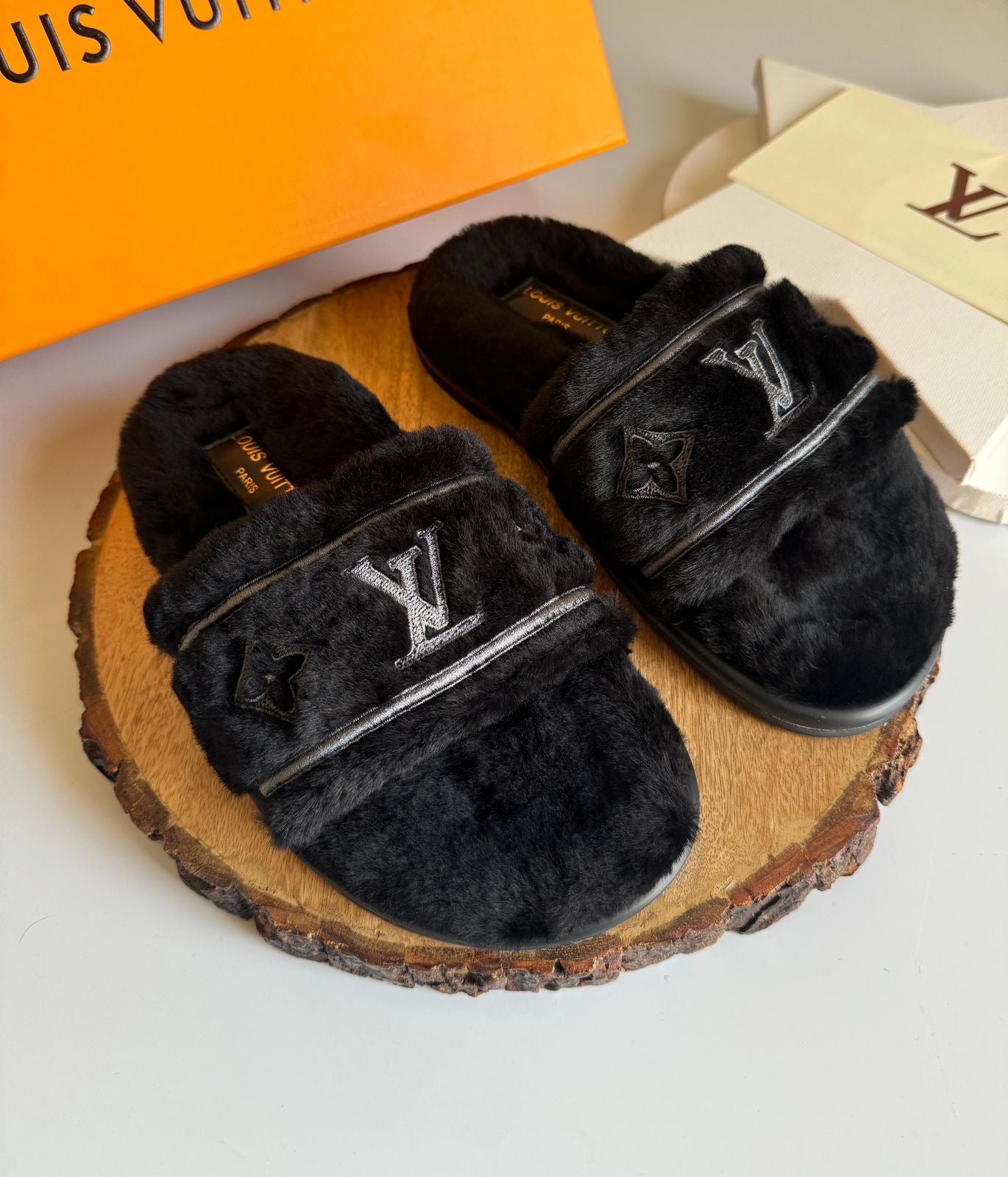 Louis Vuitton Slippers