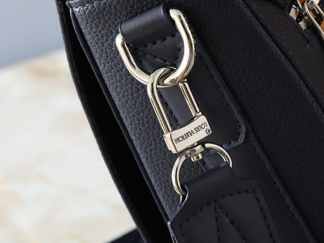 Louis Vuitton Messenger Bag