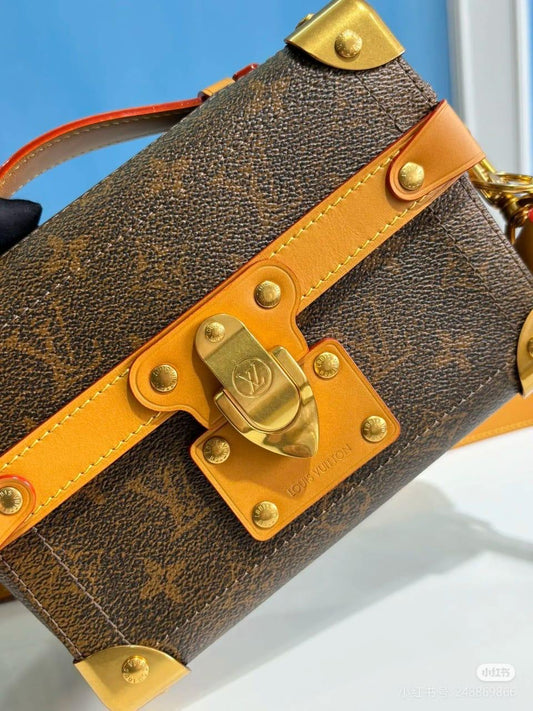 Louis Vuitton Messenger Bag