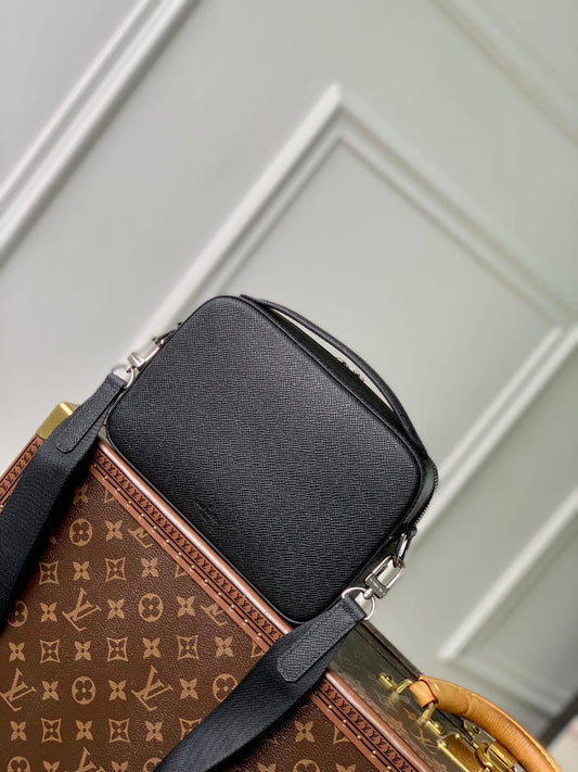 Louis Vuitton Messenger Bag