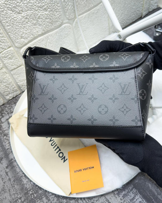 Louis Vuitton Messenger Bag (VIP Quality)