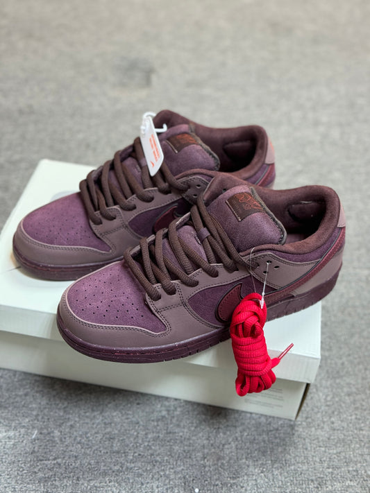 SB Dunk Low Burgundy Crush