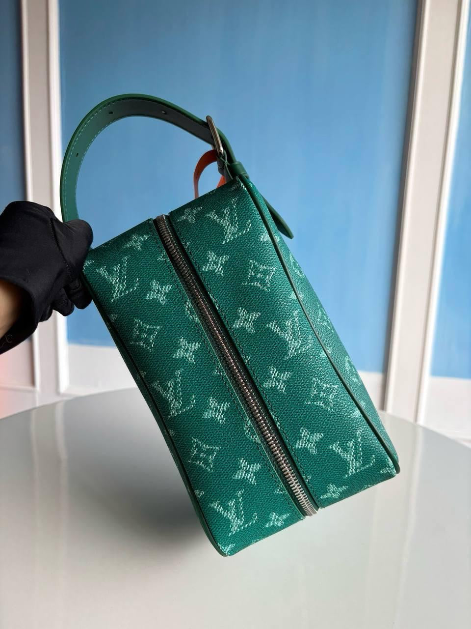 Louis Vuitton Pouch (VIP Quality)