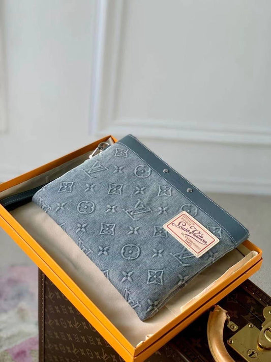 Louis Vuitton Pouch ( VIP Quality )