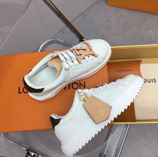 LOUIS VUITTON SNEAKERS