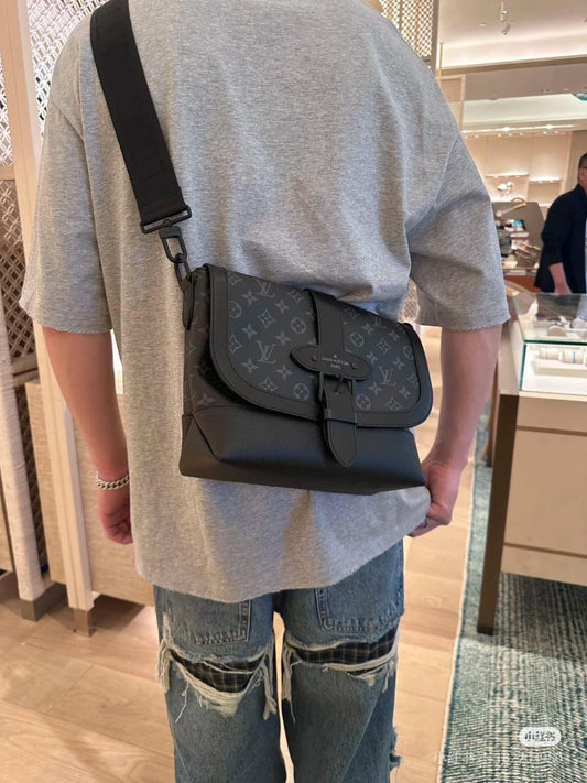 Louis Vuitton Messenger Bag