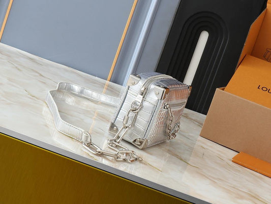 Louis Vuitton Messenger Bag