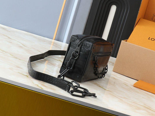 Louis Vuitton Messenger Bag