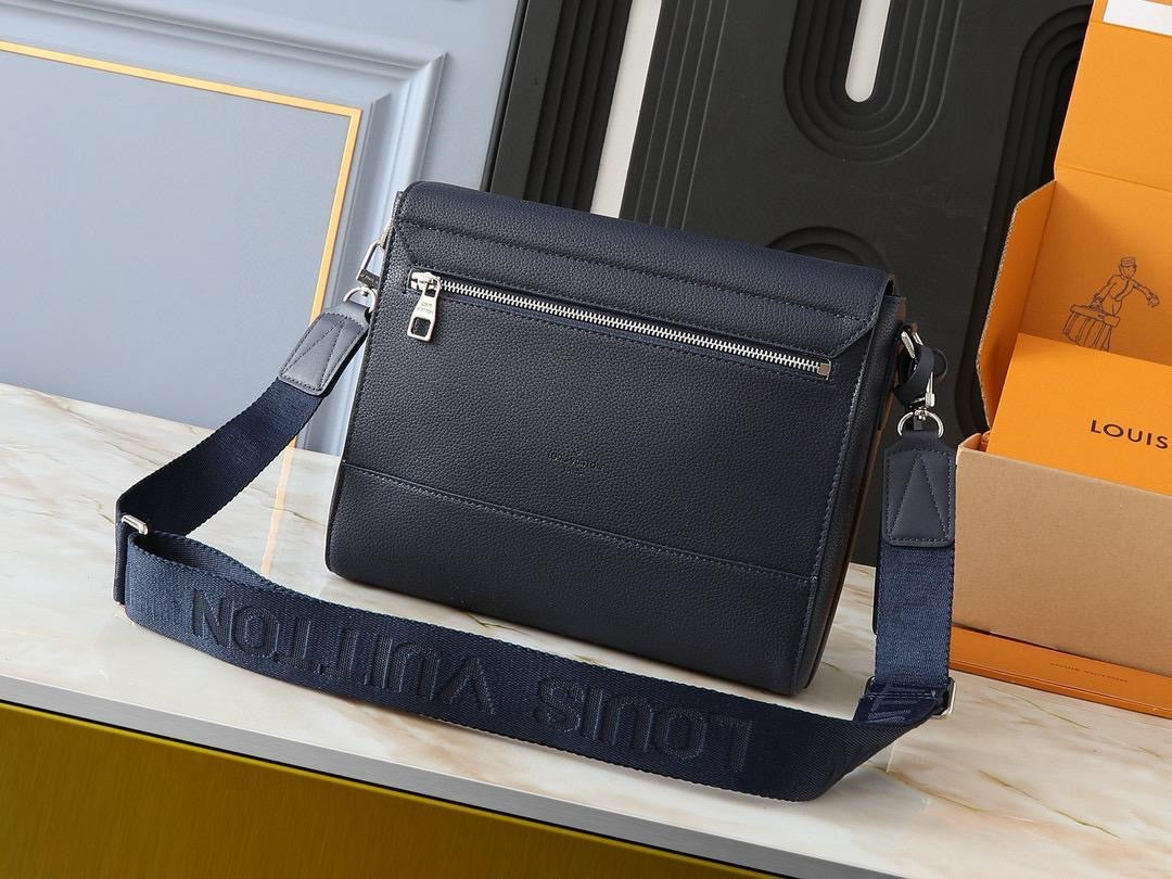 Louis Vuitton Messenger Bag