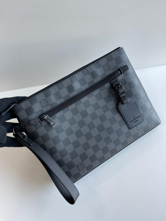 Louis Vuitton Clutch (VIP Quality)
