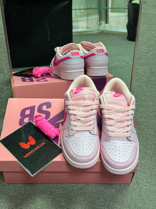 SB Dunk Triple Pink