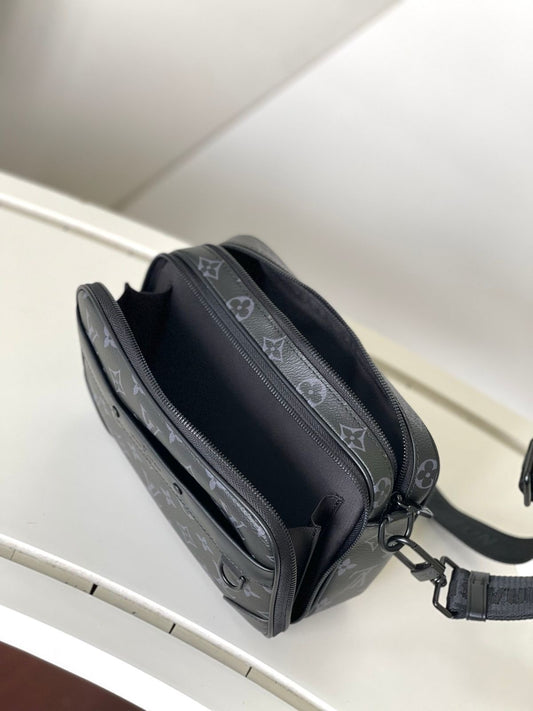 Louis Vuitton Messenger Bag