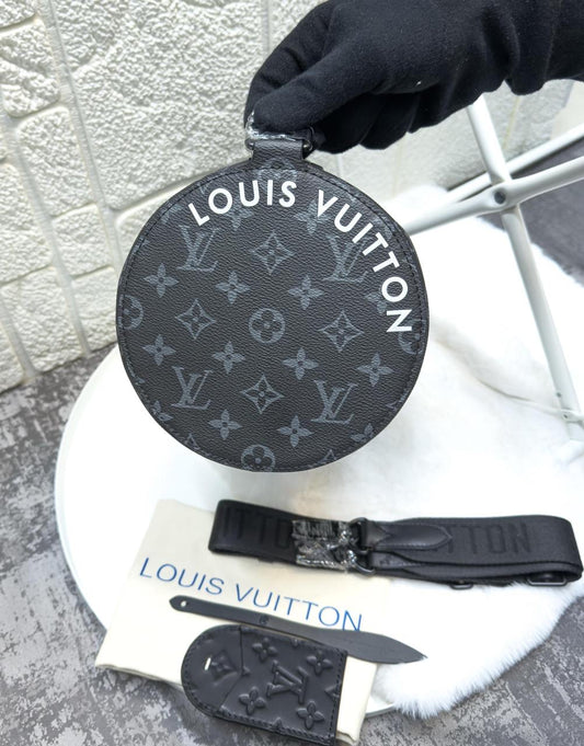 Louis Vuitton Pouch (VIP Quality)