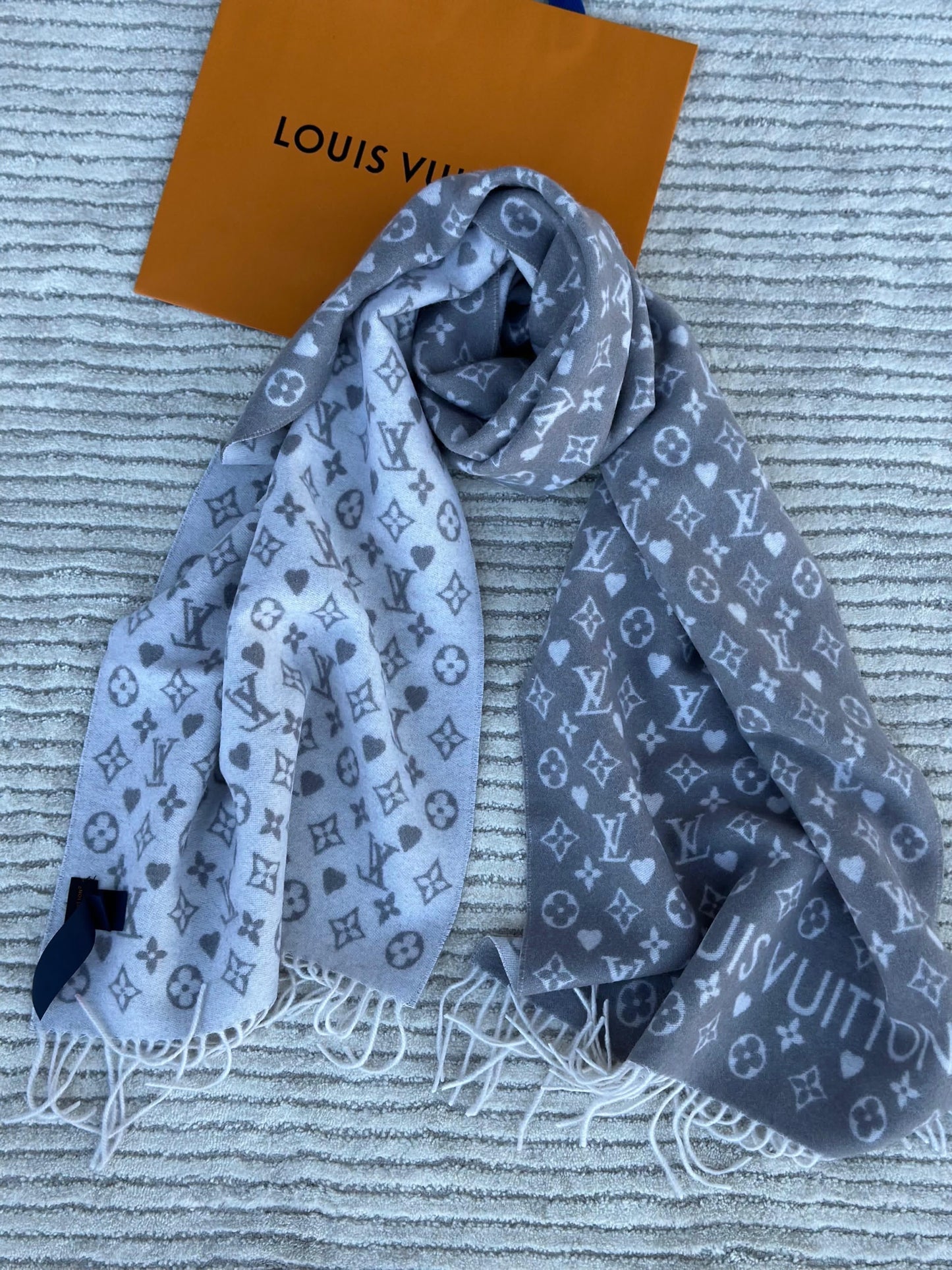 Louis Vuitton Unisex Scarf 5 colors