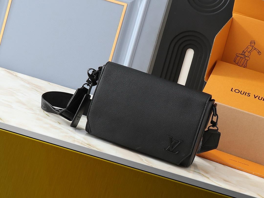 Louis Vuitton Messenger Bag