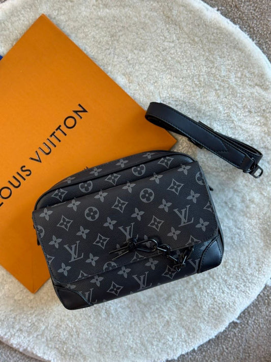 Louis Vuitton Messenger Bag