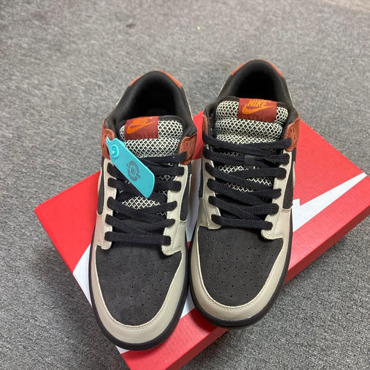 SB Dunk Low Red Panda