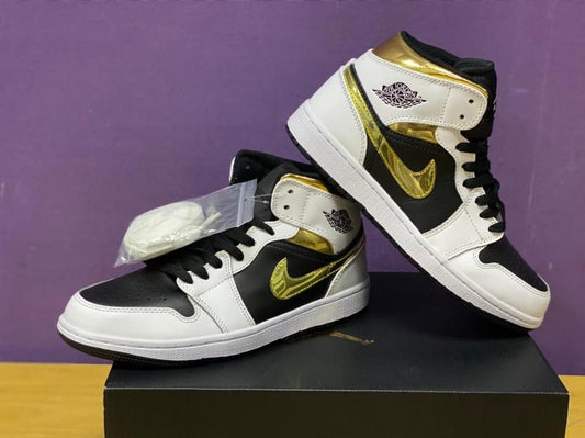 Jordan 1 mid White Gold
