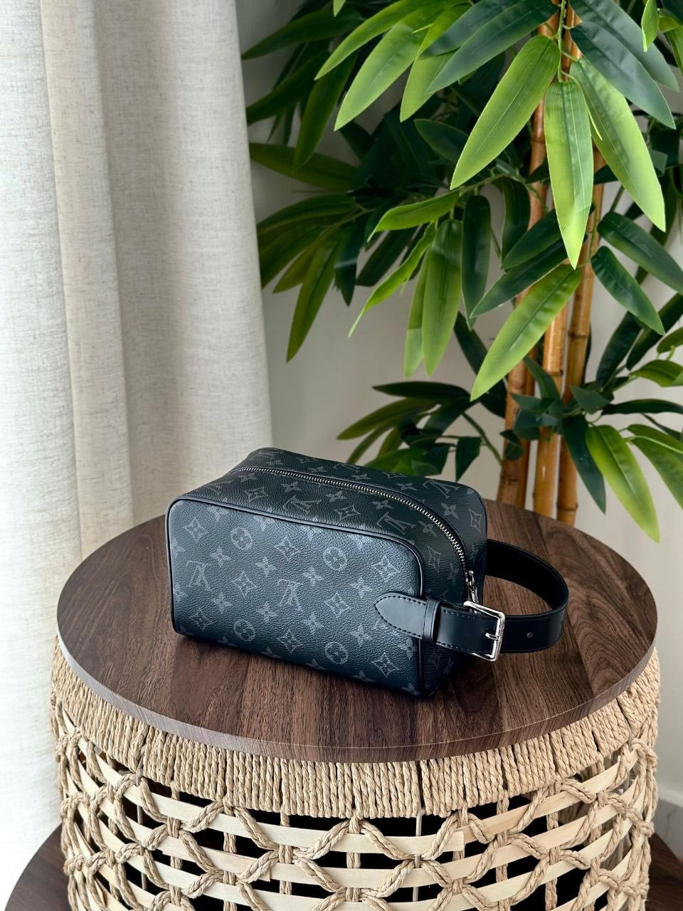 Louis Vuitton Pouch (VIP Quality)