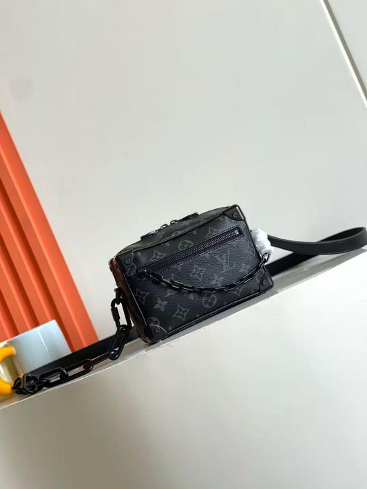 Louis Vuitton Messenger Bag