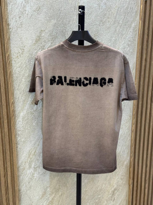 Balancing T-shirt -