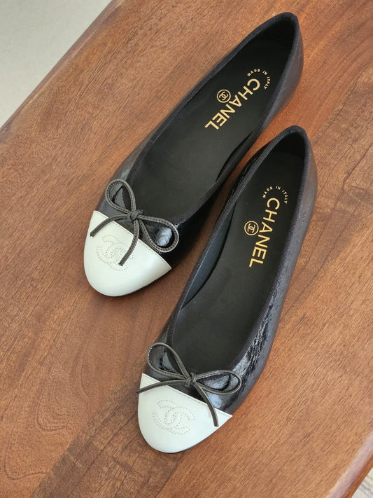 Chanel Ballerina - Black & White