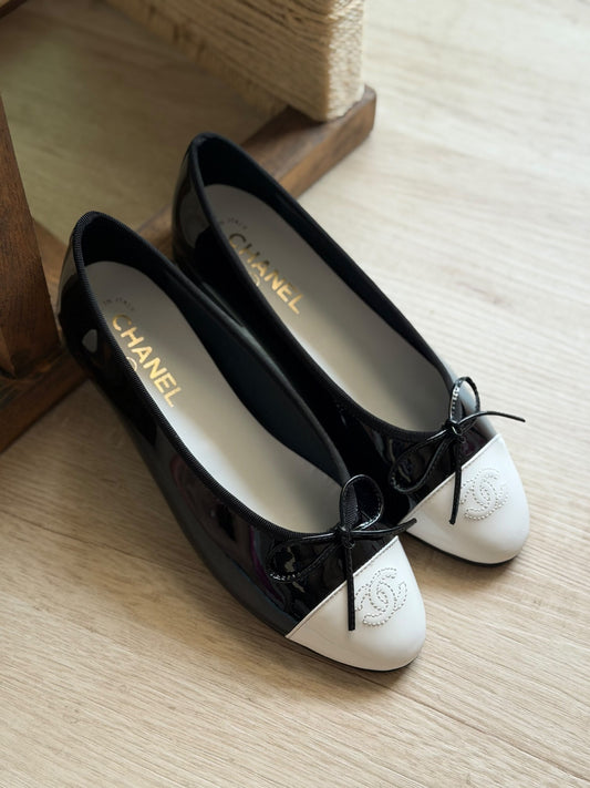 Chanel Ballerina - Black & White, Black, White
