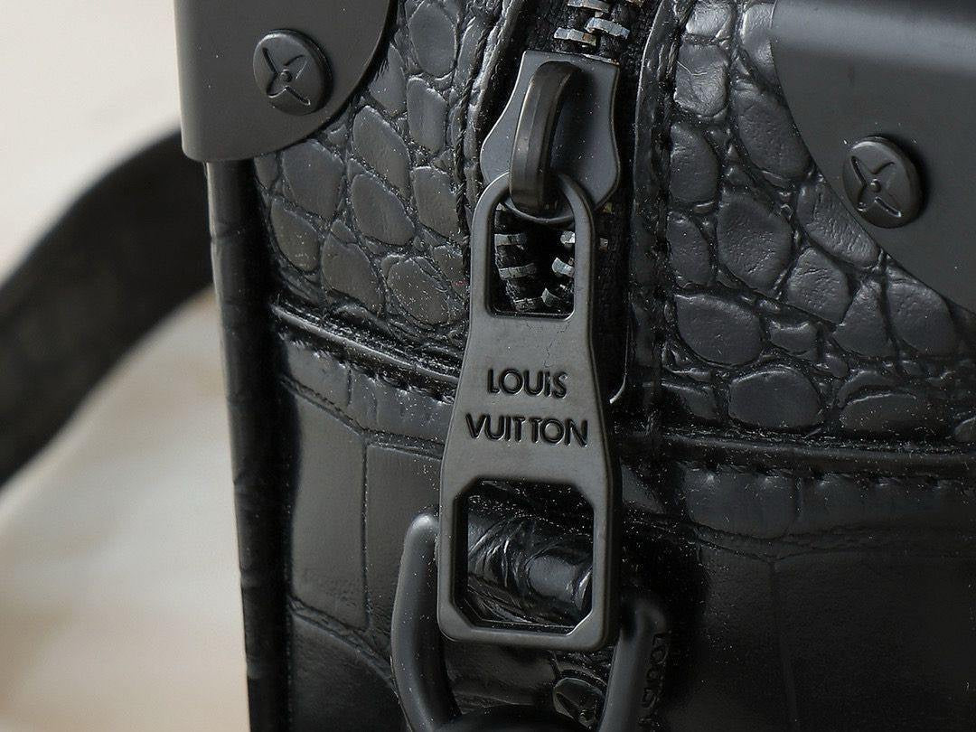 Louis Vuitton Messenger Bag