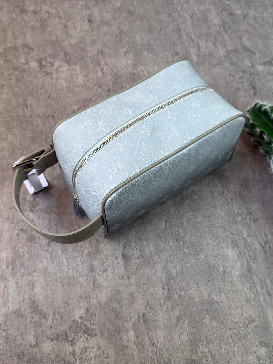 Louis Vuittin Pouch (VIP Quality) 4 colors