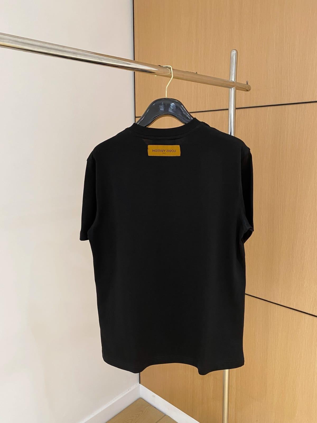 Louis Vuitton T-Shirt 2 colors