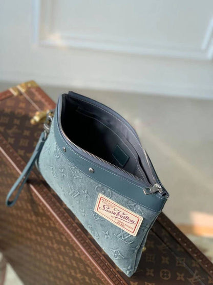 Louis Vuitton Pouch ( VIP Quality )
