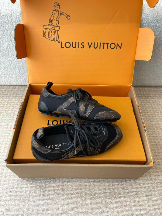 LOUIS VUITTON SNEAKERS