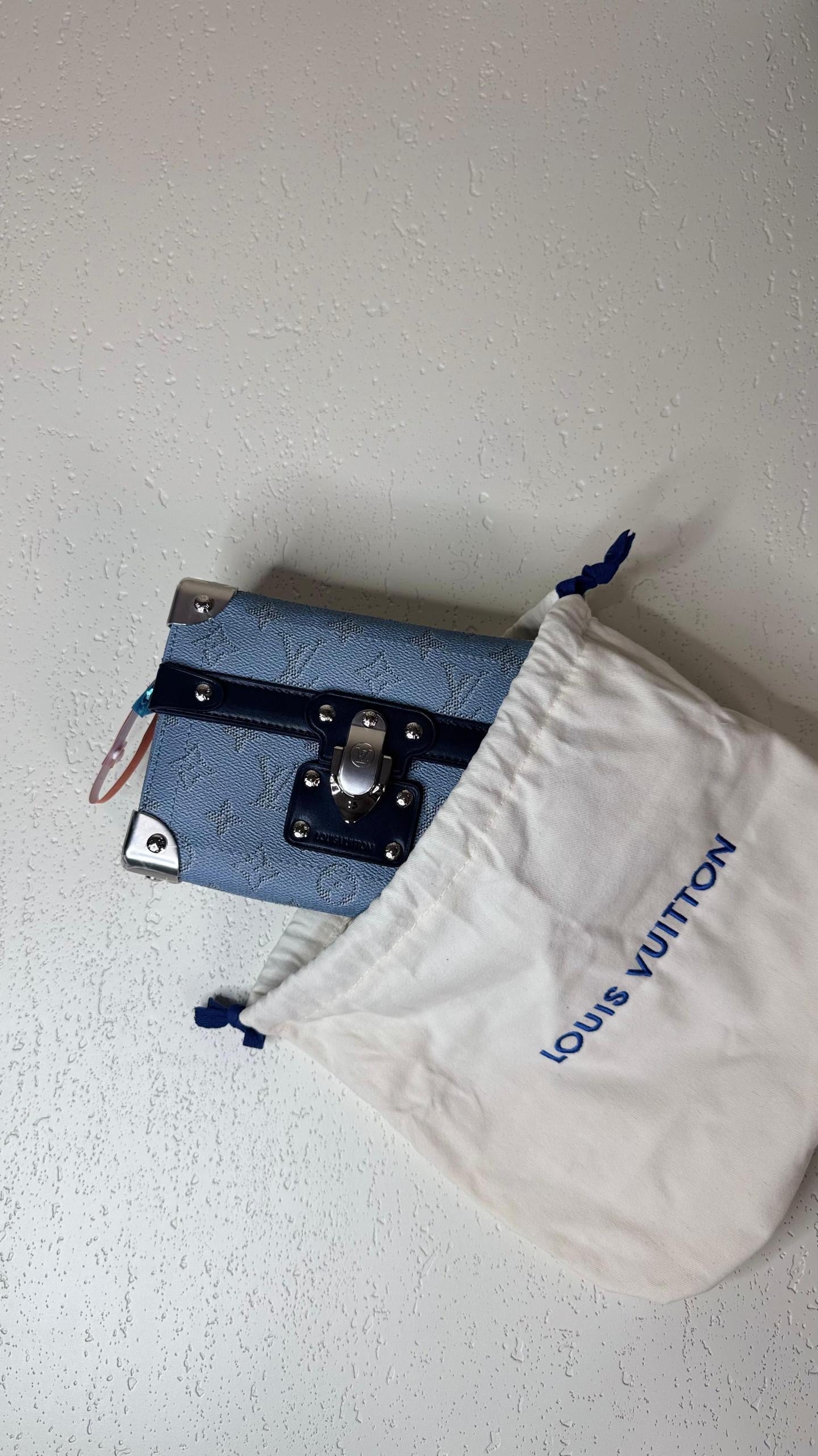 Louis Vuitton Sling Bag (VIP Quality)