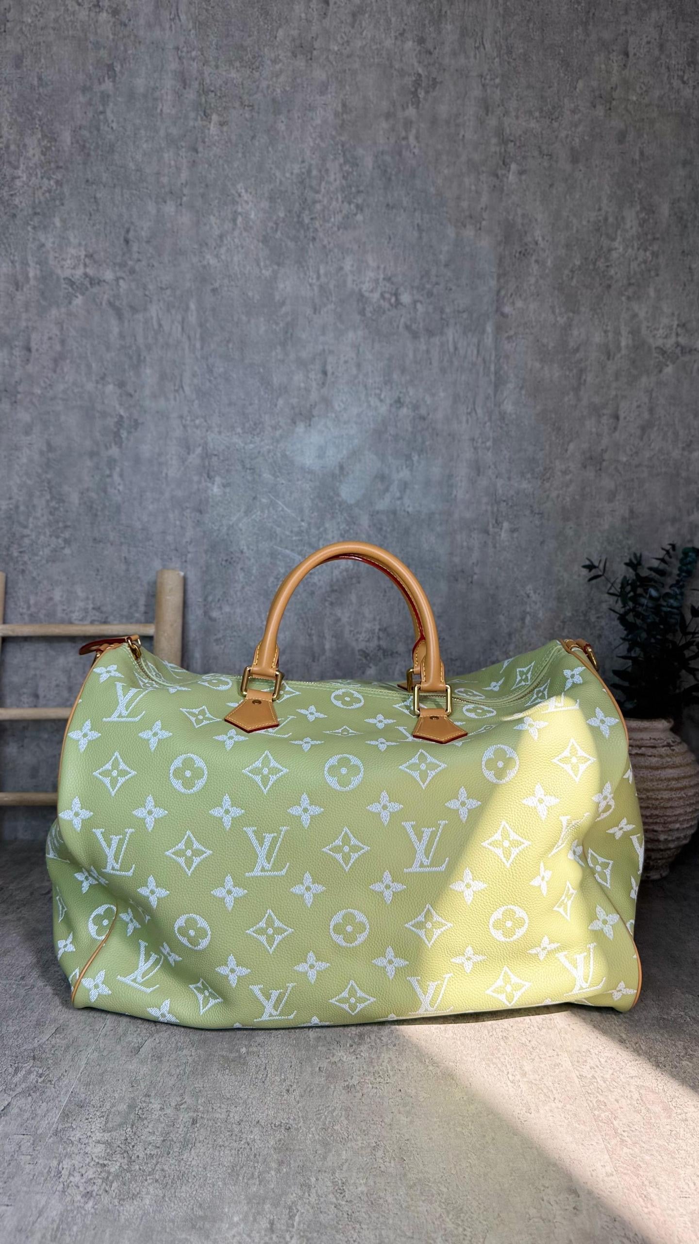 Louis Vuitton Duffle Bag ( VIP Quality )