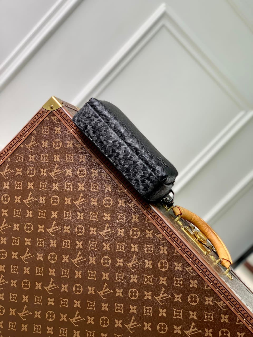 Louis Vuitton Messenger Bag