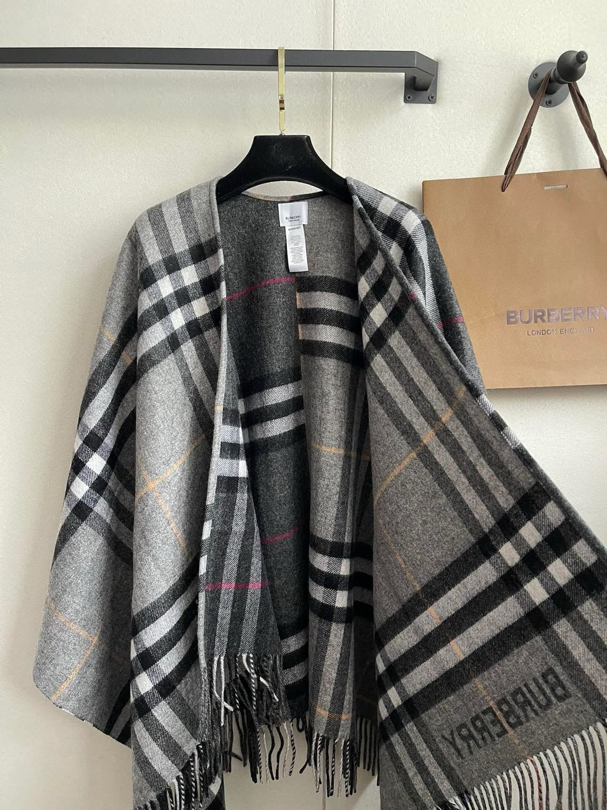 Burberry Shall 2 colors