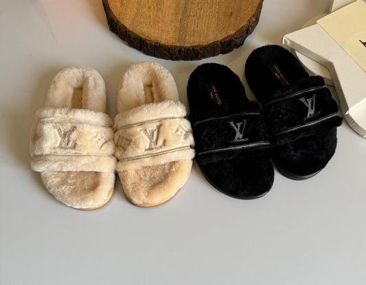 Louis Vuitton Slippers
