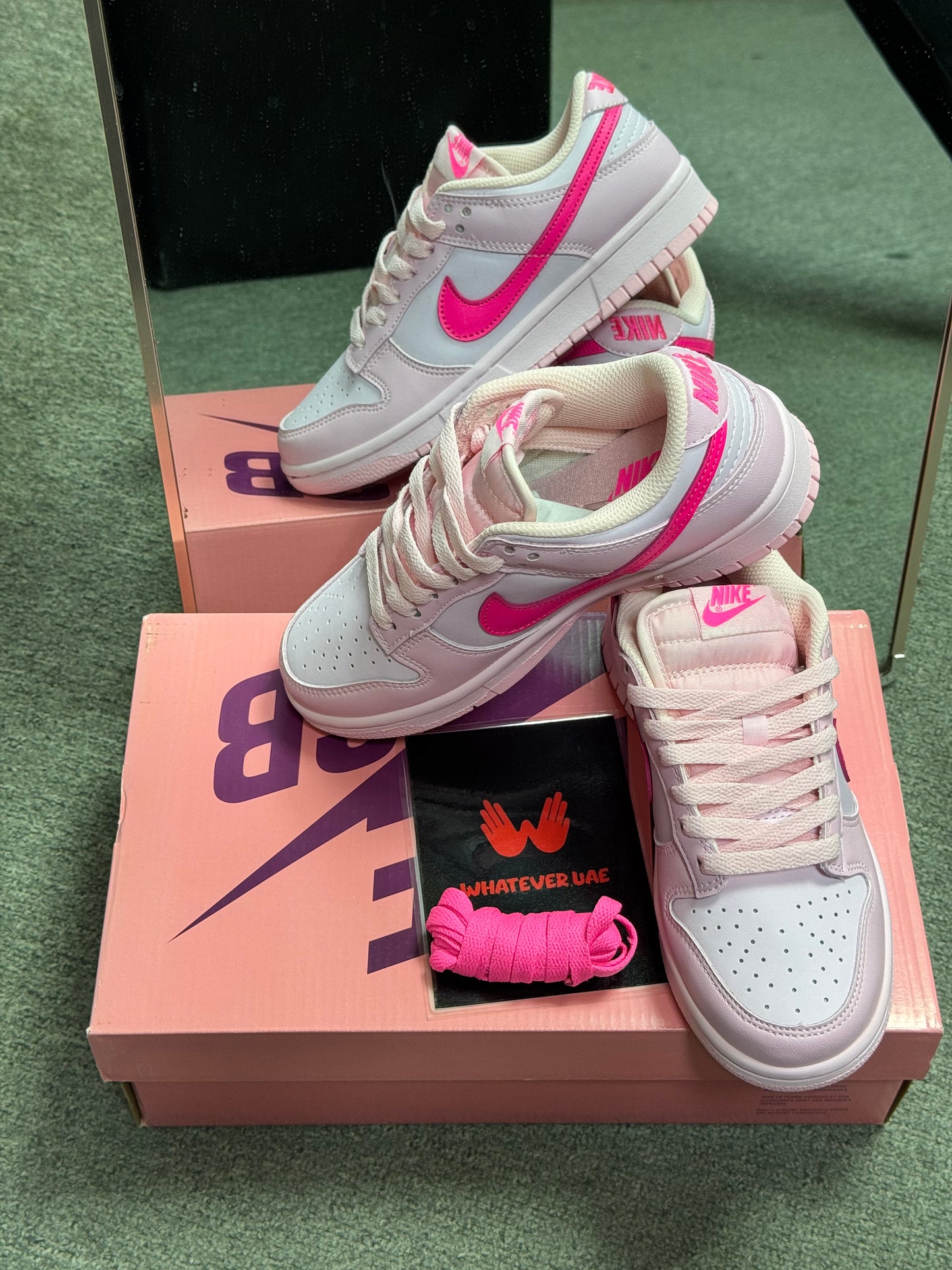 SB Dunk Triple Pink